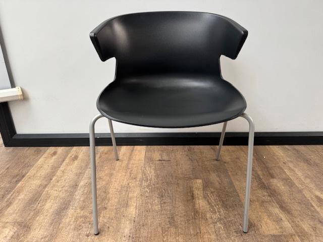 Offisit Cove stapelstoel designed by Dorigo zwart, Dieren en Toebehoren, Krabmeubelen, Ophalen of Verzenden