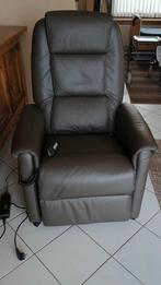 elektrische relax/sta op zetel  met 2 motoren, Ophalen, Zo goed als nieuw, Leer