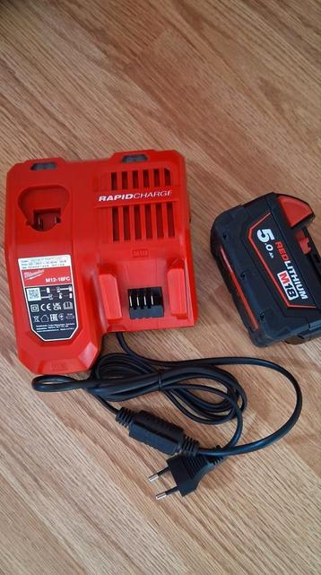 Chargeur rapide Milwaukee et batterie 18v5aH  beschikbaar voor biedingen
