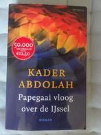 Kader Abdolah - Papegaai vloog over de Ijssel GESIGNEERD !, Boeken, Nieuw, Verzenden
