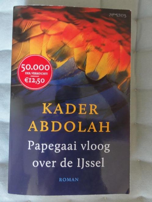 Kader Abdolah - Papegaai vloog over de Ijssel GESIGNEERD !, Boeken, Romans, Nieuw, Verzenden