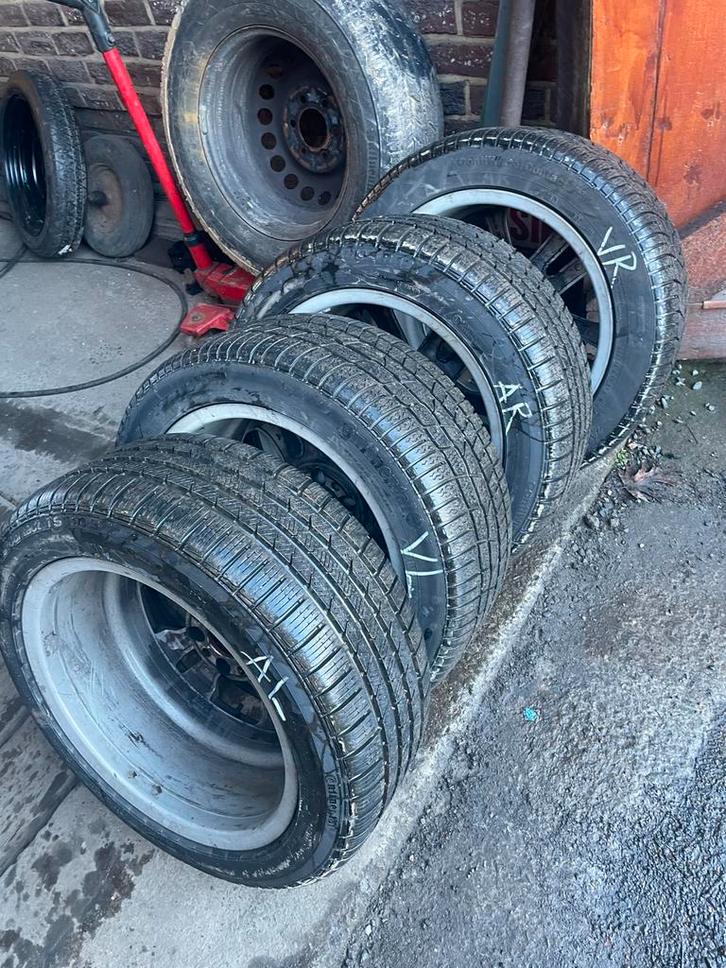 Pneus d’hiver neuf 245/45 R17, Autos : Pièces & Accessoires, Pneus & Jantes, Pneus et Jantes, Pneus hiver, Véhicule utilitaire