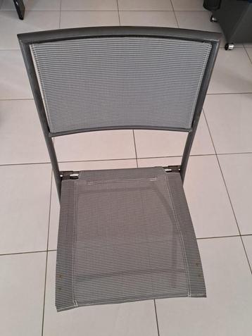 2 klapstoelen beschikbaar voor biedingen