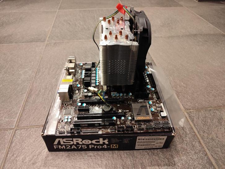 ASRock FM2A75 PRO4-M + AMD A8 3870K + DDR3 1600 MHz 4 Go, Informatique & Logiciels, Ordinateurs de bureau, Comme neuf, 3 à 4 Ghz