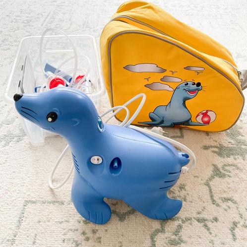 Aérosol Sami the Seal avec sac et accessoires, Enfants & Bébés, Bains & Soins, Comme neuf, Enlèvement ou Envoi