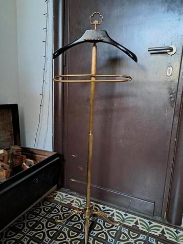Valet/dressboy/kledinghanger beschikbaar voor biedingen