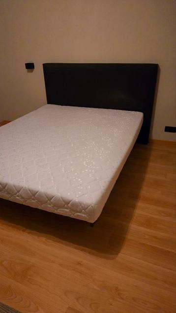 Lit (2 sommiers + matelas + tête de lit) BULTEX disponible aux enchères