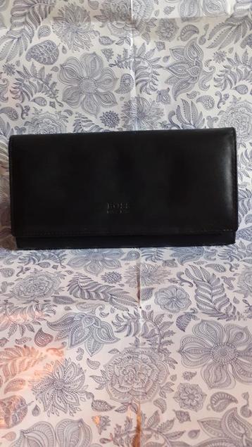 grand porte feuille monnaie carte pour femme hugo boss beschikbaar voor biedingen