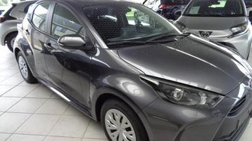 Toyota Yaris DYNAMIC HYBRIDE + GPS (bj 2023, automaat) beschikbaar voor biedingen