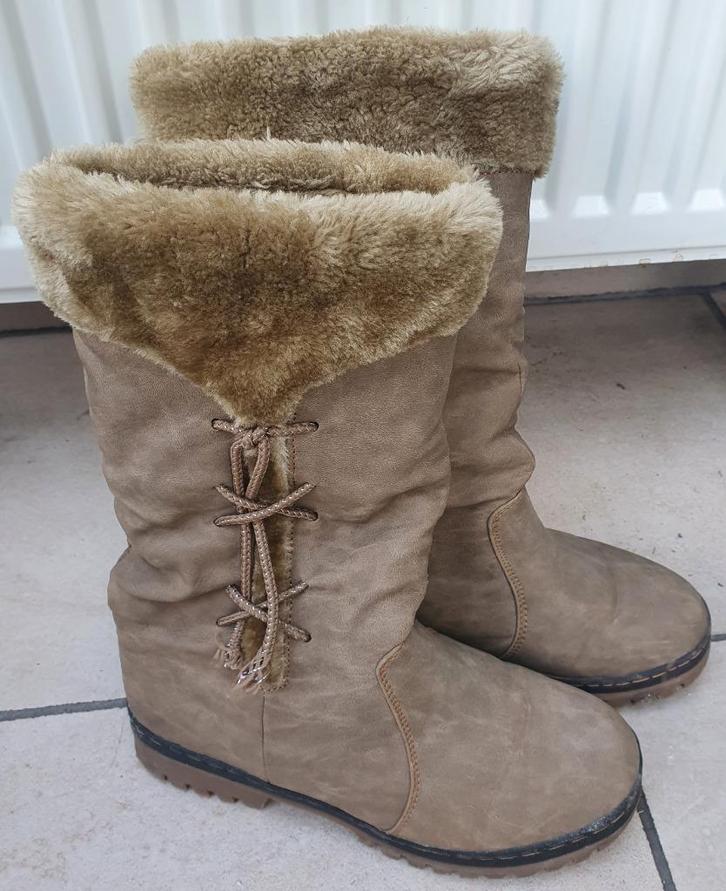 Beige-bruine warme winterlaarzen van supermode maat 36/37, Kleding | Dames, Schoenen, Gedragen, Hoge laarzen, Bruin, Ophalen of Verzenden