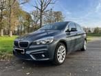 BMW 225XE -  HYBRIDE - 4x4 - bijna full option, Auto's, BMW, Automaat, Stof, Blauw, 2 Reeks Active Tourer