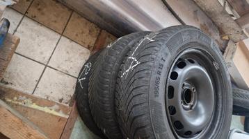 Winterbanden op stalen velgen – Continental 195/65 R15  beschikbaar voor biedingen