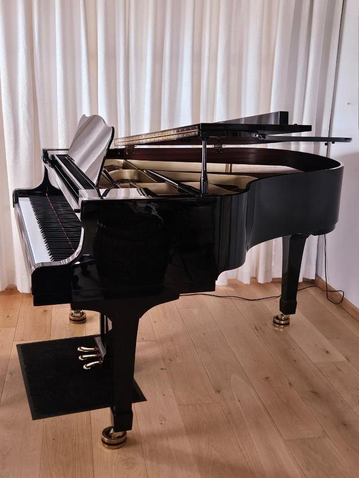 Yamaha vleugel 170cm zwart hoogglans, Muziek en Instrumenten, Piano's, Zo goed als nieuw, Vleugel, Zwart, Hoogglans, Ophalen