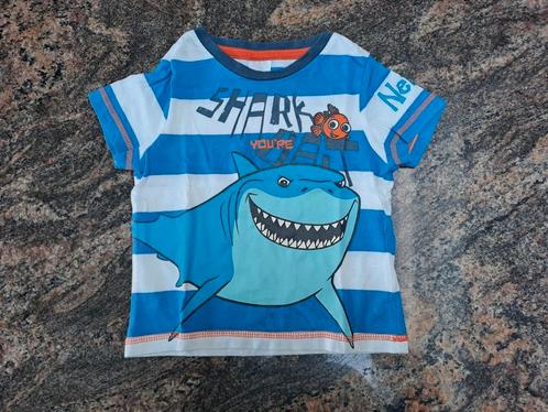 Mt 92 Wit blauw gestreepte T-shirt Disney Nemo and shark, Kinderen en Baby's, Kinderkleding | Maat 92, Zo goed als nieuw, Jongen