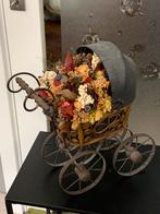 Antieke poppenwagen met gedroogde bloemen, Huis en Inrichting, Woonaccessoires | Droogbloemen, Ophalen