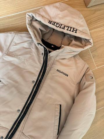 Nieuwe winterjas tommy hilfiger maat 128 beschikbaar voor biedingen