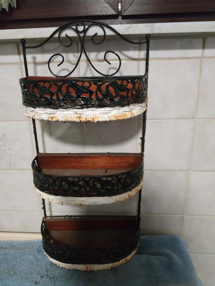 Metalen wandrek met 3 vakjes, Tuin en Terras, Tuinwanddecoratie, Ophalen