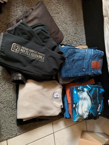 Partij jongens kleren beschikbaar voor biedingen