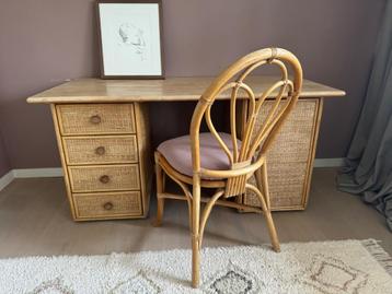 Vintage rotan bureau + stoel beschikbaar voor biedingen