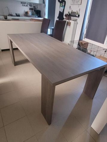 Woonkamer eettafel 6 personen 2m op 90cm beschikbaar voor biedingen