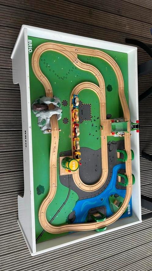 Houten speeltafel Brio, met treinbaan, Kinderen en Baby's, Speelgoed | Houten speelgoed, Gebruikt, Rij- of Hobbelspeelgoed, Ophalen