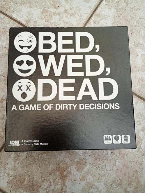 Bed, Wed, Dead - A Game of Dirty Decisions Engelstalig spel, Hobby en Vrije tijd, Gezelschapsspellen | Bordspellen, Zo goed als nieuw