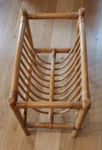 Vintage rotan krantenbak, Huis en Inrichting, Woonaccessoires | Krantenbakken en Lectuurbakken, Ophalen of Verzenden, Gebruikt