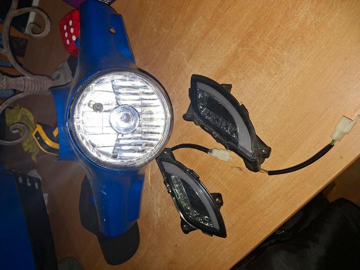 Brommer kappen koplamp voor en achterpinkers en spiegel, Fietsen en Brommers, Brommers | Toebehoren, Ophalen