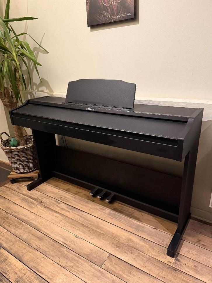 Roland RP102 - piano numérique, Musique & Instruments, Pianos, Comme neuf, Piano, Noir, Enlèvement ou Envoi