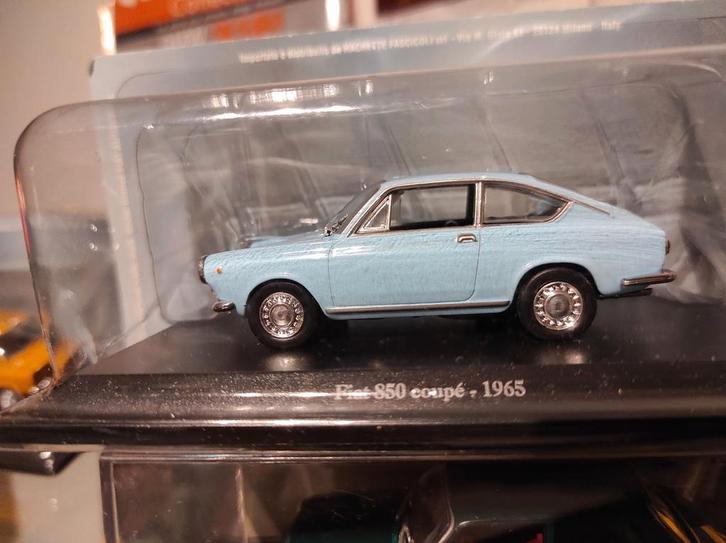 Fiat 850 Coupé lichtblauw 1965, 1:43 in ongeopende blister, Hobby en Vrije tijd, Modelauto's | 1:43, Nieuw, Ophalen of Verzenden