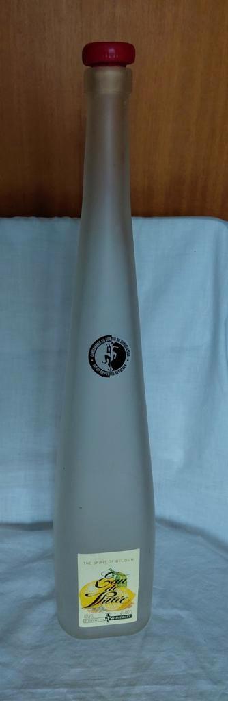 eau de Villée vide, Collections, Marques de bière, Utilisé, Enlèvement ou Envoi