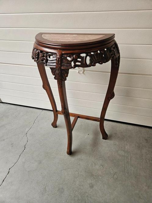 Zeldzaam halfrond tafeltje met marmer voor bv bronzen beeld?, Huis en Inrichting, Tafels | Sidetables, Zo goed als nieuw, 25 tot 50 cm