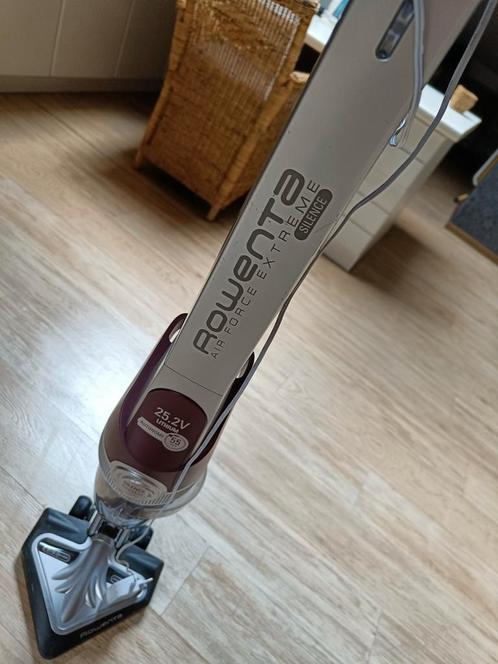 Rowenta steelstofzuiger, Elektronische apparatuur, Stofzuigers, Zo goed als nieuw, Stofzuiger, Ophalen