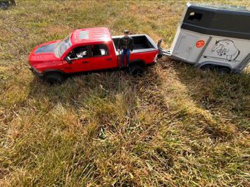 Bruder jeep met paardentrailer beschikbaar voor biedingen