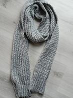 grijze sjaal veritas, Veritas, Ophalen of Verzenden, Gedragen, Sjaal