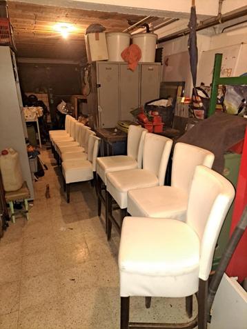 7 gewone stoelen en 4 hoge stoelen te koop! beschikbaar voor biedingen