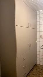 Kast op maat gemaakt., Ophalen