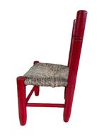Rood vintage kinderstoeltje met rieten zitvlak, Kinderen en Baby's, Keukies Shop, Overige typen, Ophalen of Verzenden, Info@keukiesshop.com