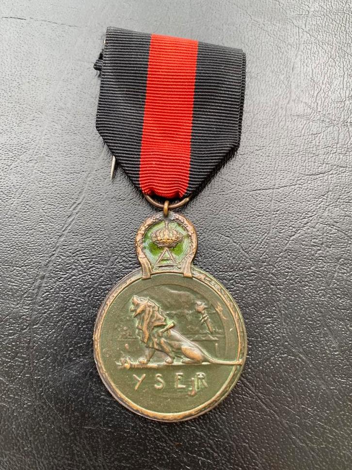 Medaille 46 yser ijzer rood lint, Verzamelen, Militaria | Algemeen, Ophalen of Verzenden