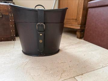 Houten hoedendoos beschikbaar voor biedingen