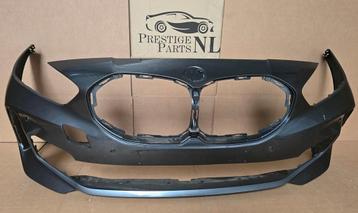 Voorbumper BMW 1 Serie F40 M Pakket 4xPDC Bumper 51118070928 disponible aux enchères