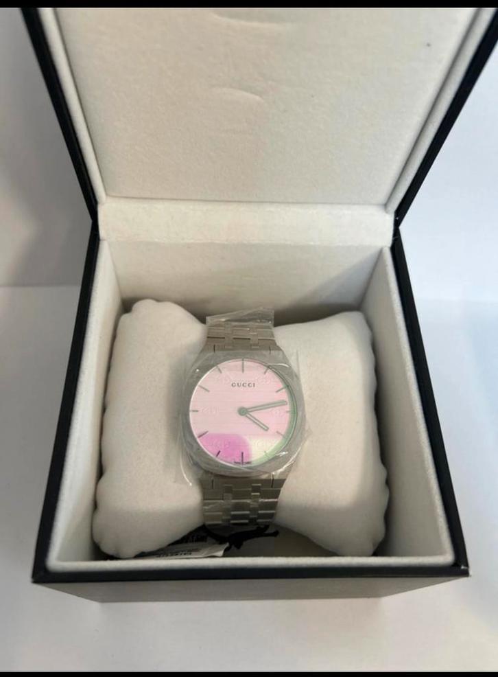 Gucci horloge - staal/roze wijzerplaat - nieuw met doos, Handtassen en Accessoires, Horloges | Dames, Nieuw, Polshorloge, Overige merken