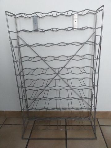 Te Koop WIJNFLESSENREK voor 60 flessen.  beschikbaar voor biedingen