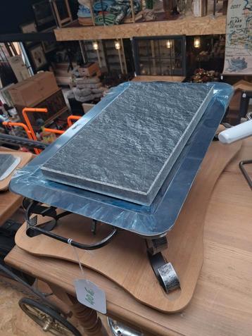 Tweedehandszaak out&nief ook open op zondag  beschikbaar voor biedingen