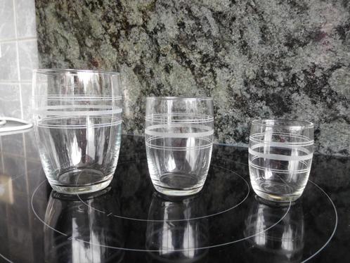 14 verres de tailles différentes, Collections, Verres & Petits Verres, Comme neuf, Enlèvement ou Envoi