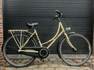 Damesfiets hollands model met naafdynamo beschikbaar voor biedingen