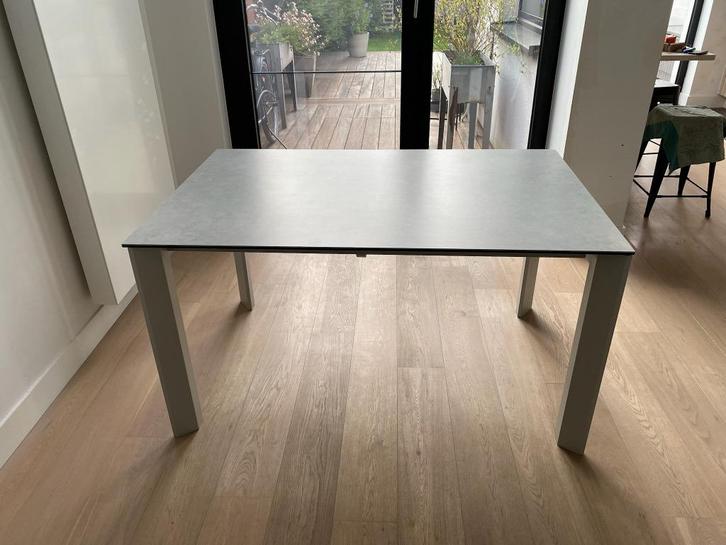 Table extensible Kave Home en céramique et acier 95 kg, Maison & Meubles, Tables | Tables à manger, Comme neuf, Verre, Métal, Autres matériaux