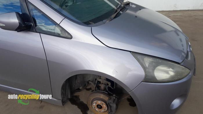 Scherm rechts-voor van een Mitsubishi Grandis (V03A), Auto-onderdelen, Carrosserie, Mitsubishi, Gebruikt, 3 maanden garantie