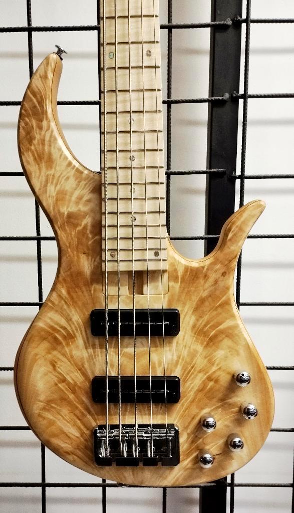 Mirel bass, Musique & Instruments, Instruments à corde | Guitares | Basses, Enlèvement ou Envoi