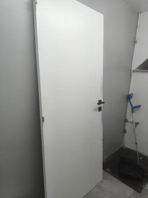 Schilderdeur wit met klink en scharnieren. Likje verf en ok, Doe-het-zelf en Bouw, Deuren en Vliegenramen, Zo goed als nieuw, Ophalen